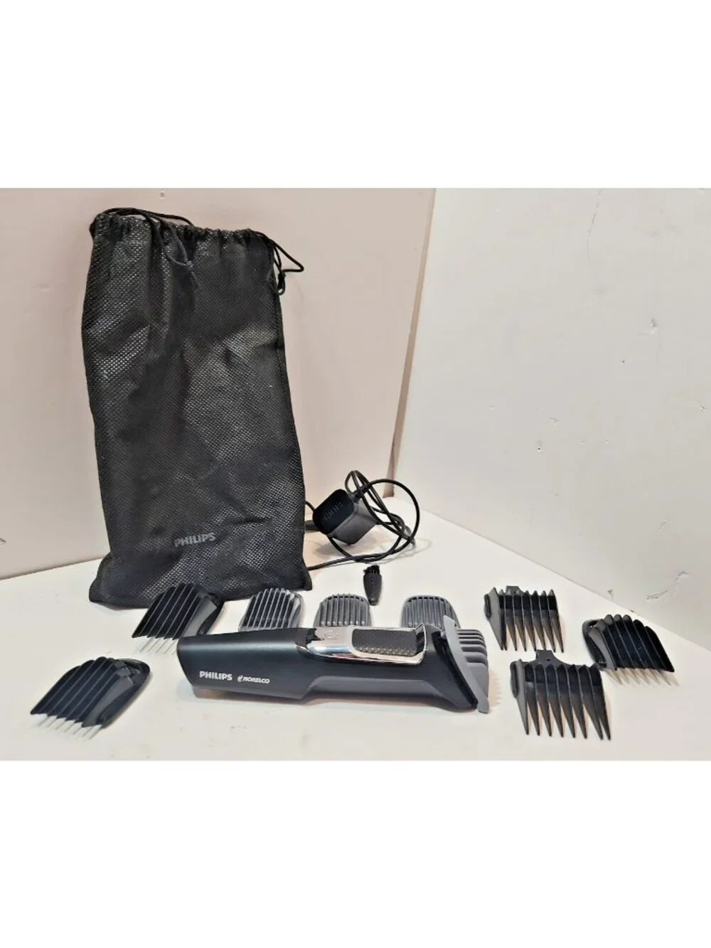 Philips Norelco Multigroom MG3750 Trimmer Black w/Charger and Combs